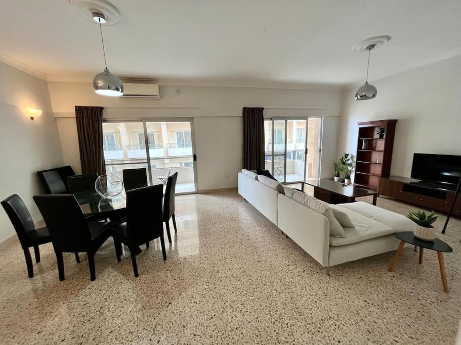 Seaview 3 Bedroom Apartment In Sliema Kültér fotó